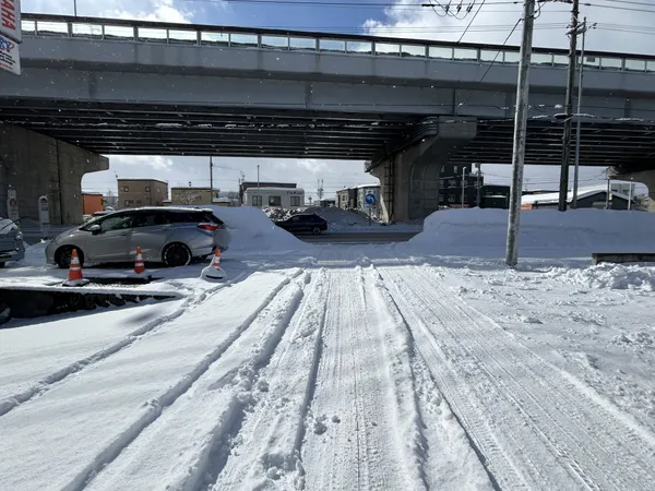 北西側前面道路