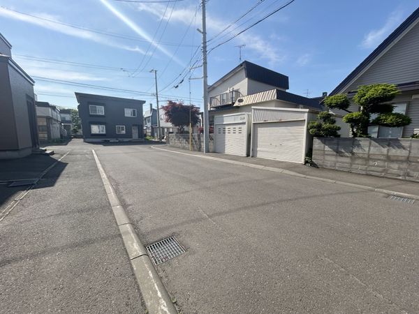 前面道路含む外観