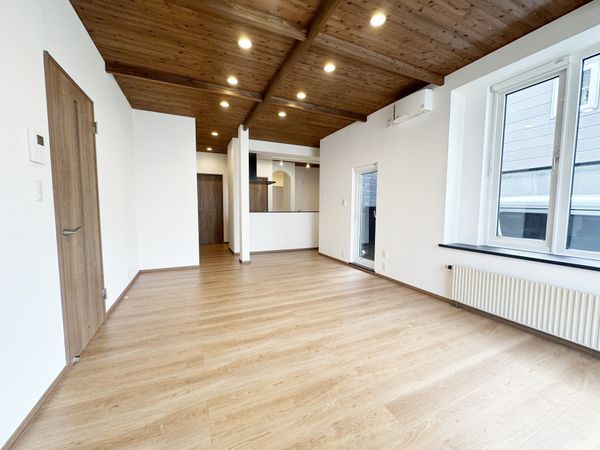 北35条西10丁目 戸建 リビング