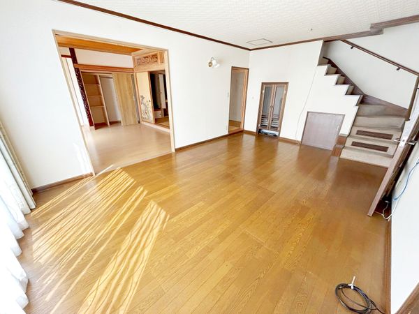 新琴似9条14丁目 戸建 リビング