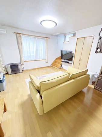 新川3条12丁目 戸建 リビング 新川3条12丁目 戸建 リビング