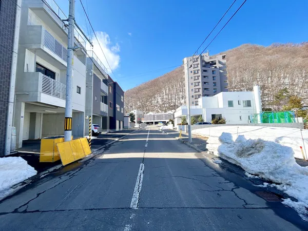 前面道路幅員（約11.0ｍ）