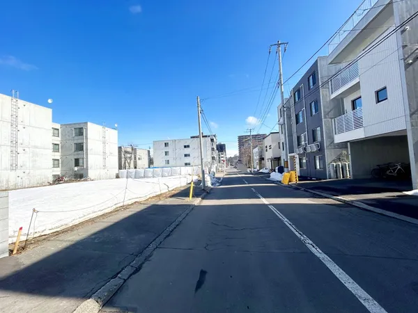 前面道路幅員（約11.0ｍ）