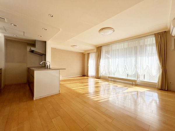 Brillia旭ヶ丘 ウエストスクエア リビング