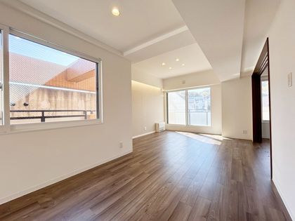 ロイアルヒルズ宮の森 リビング