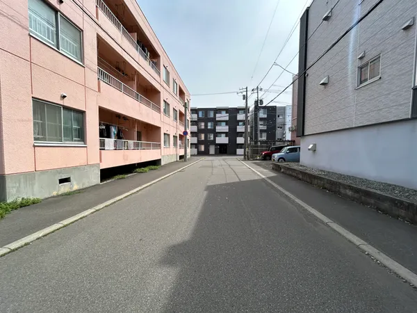 北東側前面道路　幅員約８．０ｍ