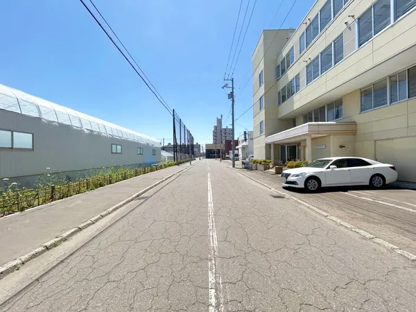 前面東側道路幅員約10.83ｍ
