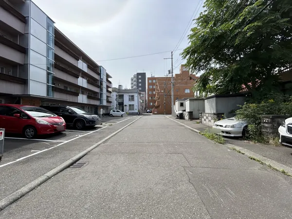 北西側前面道路　幅員約８．０ｍ