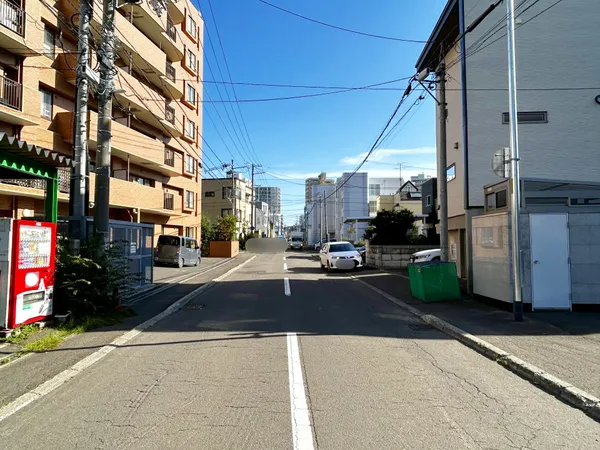 西側前面道路（幅員　約９．０ｍ）