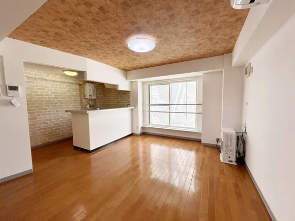 リビングダイニング（３０３号室）