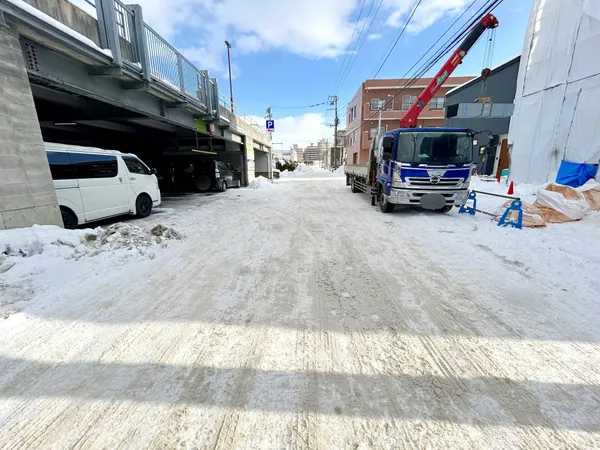 北東側前面道路（幅員　約１０．０ｍ）