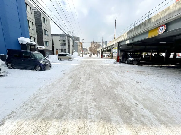 北東側前面道路（幅員　約１０．０ｍ）