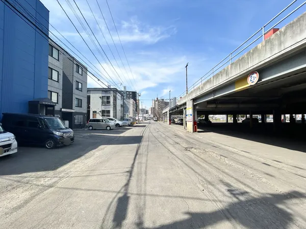 北東側前面道路（幅員　約１０．０ｍ）