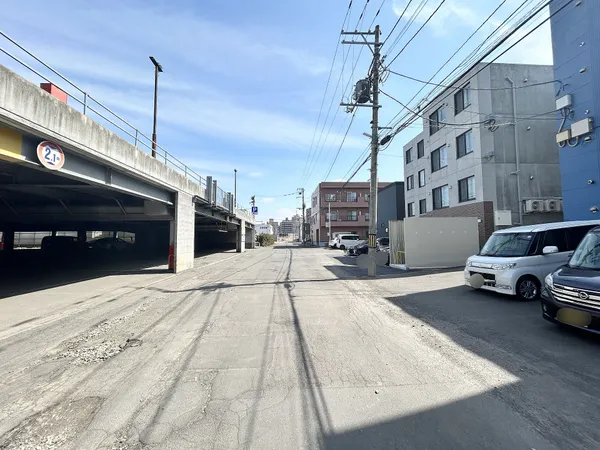 北東側前面道路（幅員　約１０．０ｍ）