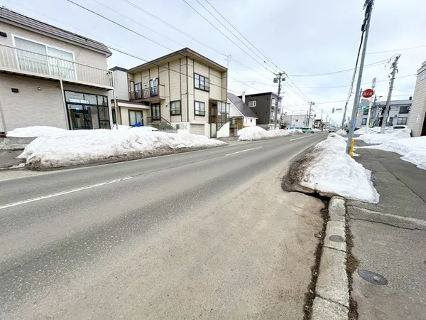 北西側前面道路（幅員　約１５．０ｍ）