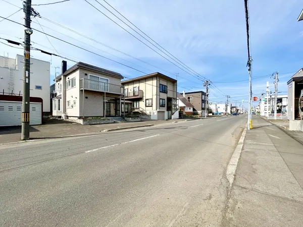 北西側前面道路（幅員　約１５．０ｍ）