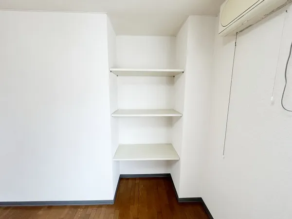洋室　収納棚
