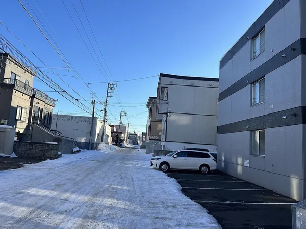 北東側前面道路（幅員　約８．０ｍ）
