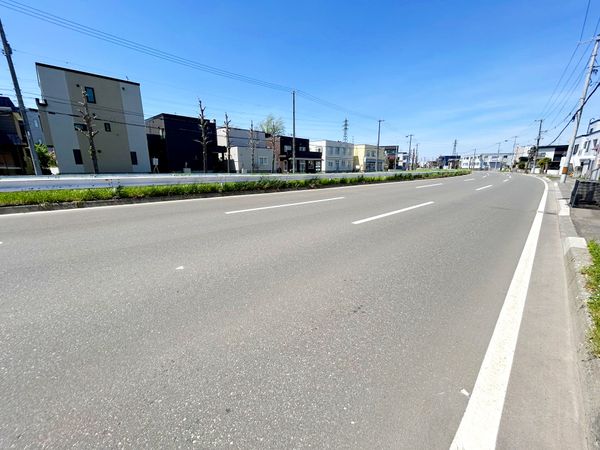 シャトル北郷 前面道路含む外観 シャトル北郷 前面道路含む外観