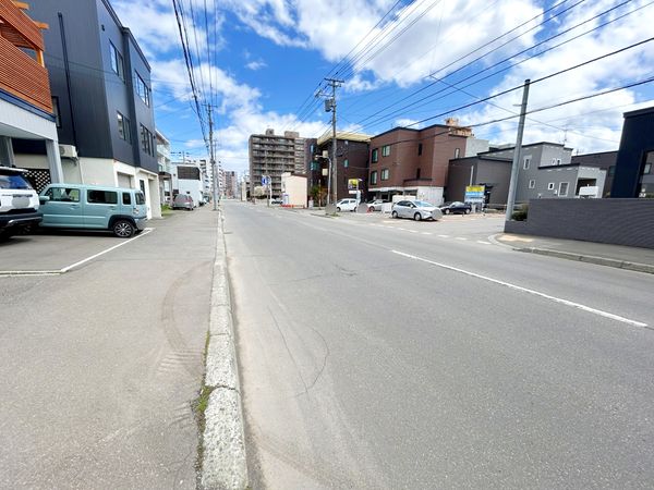 前面道路含む外観