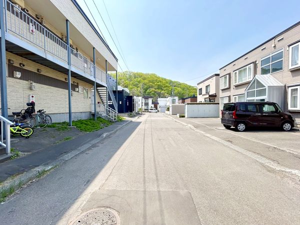 前面道路含む外観
