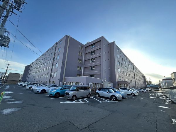 エスカイア白石中央 駐車場