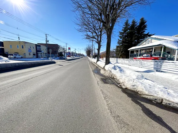 南東側前面道路