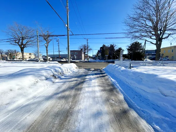 北東側前面道路