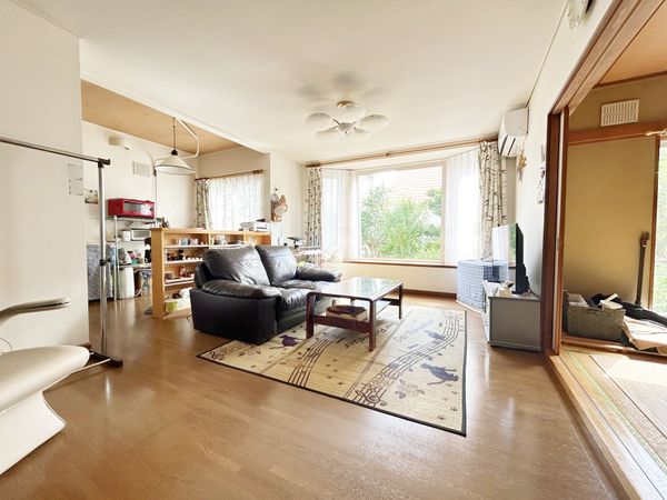 恵み野西6丁目 戸建 リビング