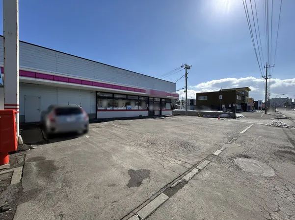 建物外観※現在営業中のため閉店後に撤去される看板等がございます