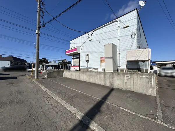 建物外観※現在営業中のため閉店後に撤去される看板等がございます