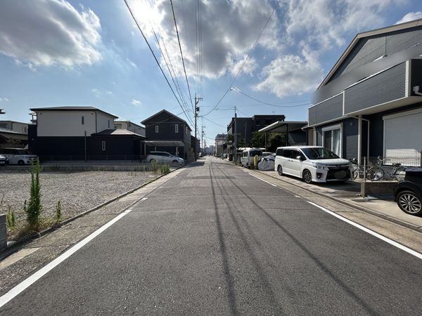 前面道路含む外観
