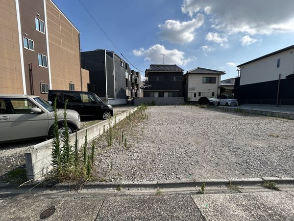 前面道路含む外観