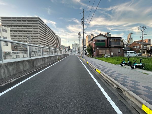 前面道路含む外観