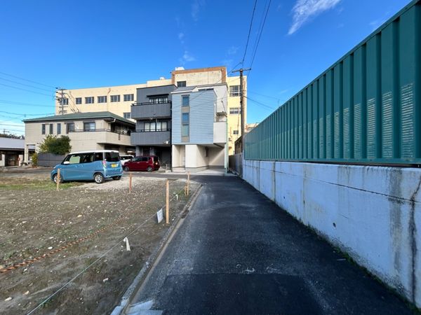 前面道路含む外観