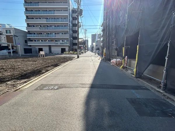 前面道路含む外観