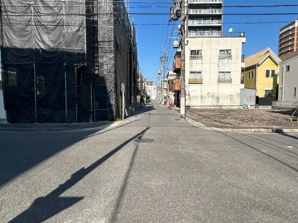 前面道路含む外観