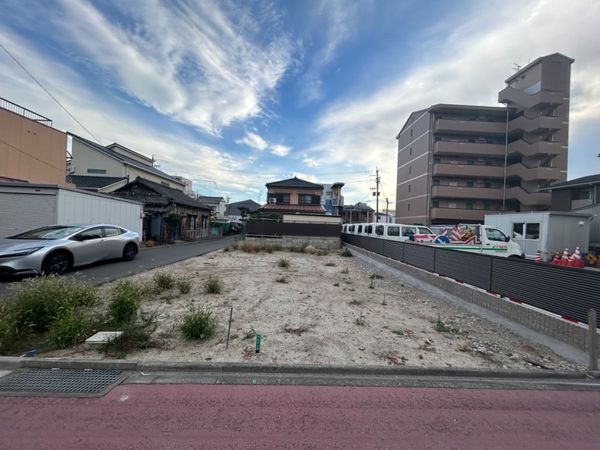 前面道路含む外観