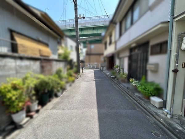前面道路含む外観