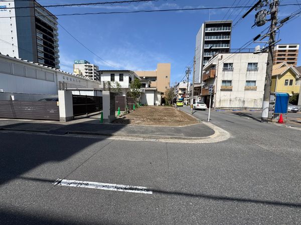 中村区井深町 1号地 前面道路含む外観