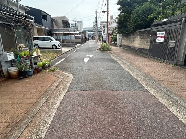 前面道路含む外観