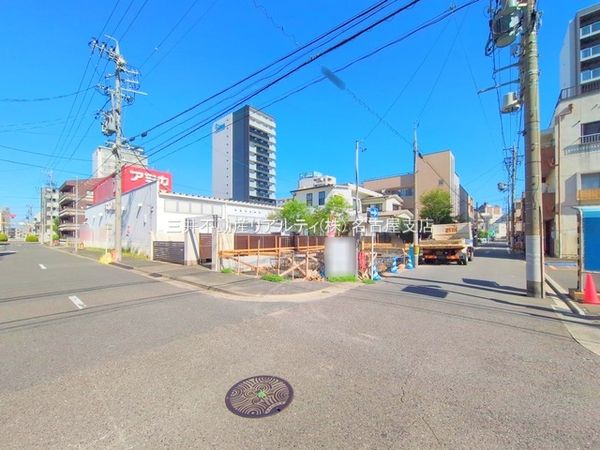 前面道路含む外観