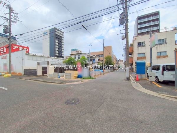 前面道路含む外観