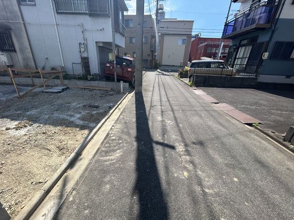 前面道路含む外観
