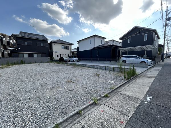 前面道路含む外観
