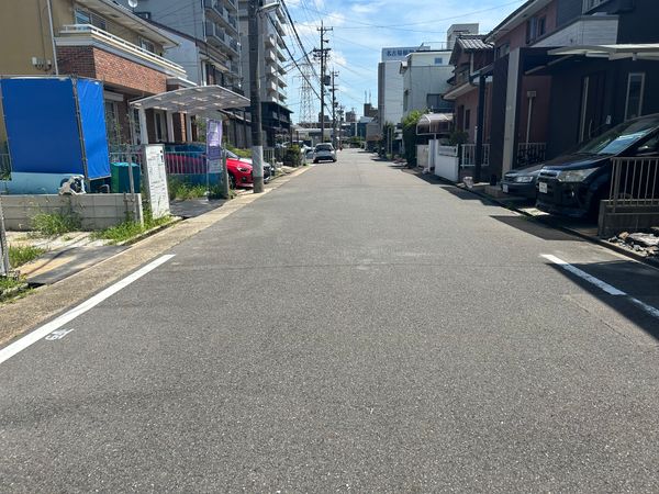 西区上堀越町1丁目 新築戸建 前面道路含む外観
