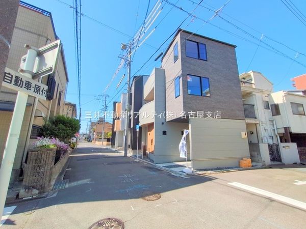 中村区深川町3丁目 2号棟 前面道路含む外観 中村区深川町3丁目 2号棟 前面道路含む外観