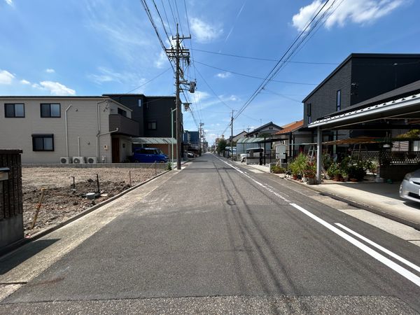 前面道路含む外観