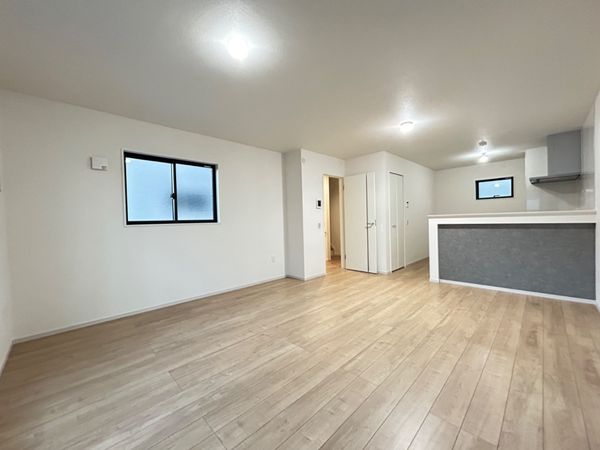 中村区角割町2丁目 2号棟 リビング