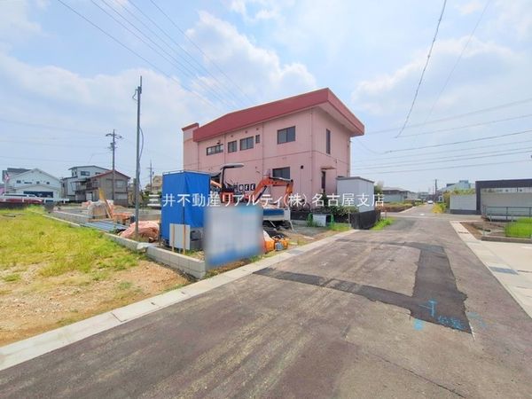 前面道路含む外観
